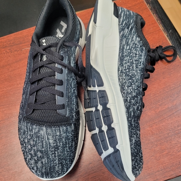 BNIB Womens under armour UA W Lightning 2 running shoes - Picture 6 of 7